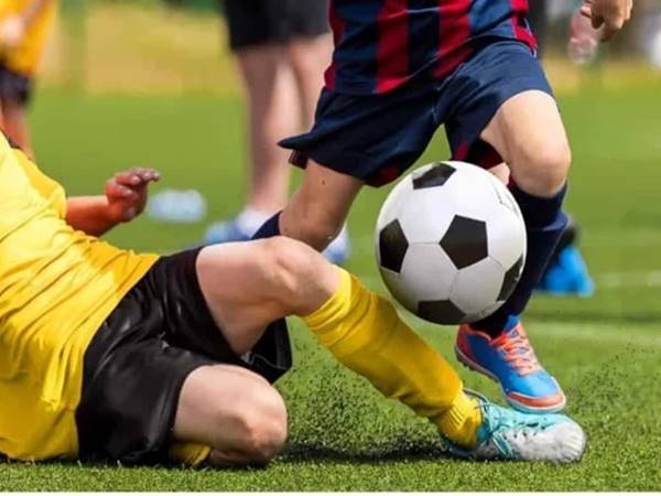 Tắc Bóng Là Gì? Cách Thực Hiện “Tắt Bóng” Trong Bóng Đá