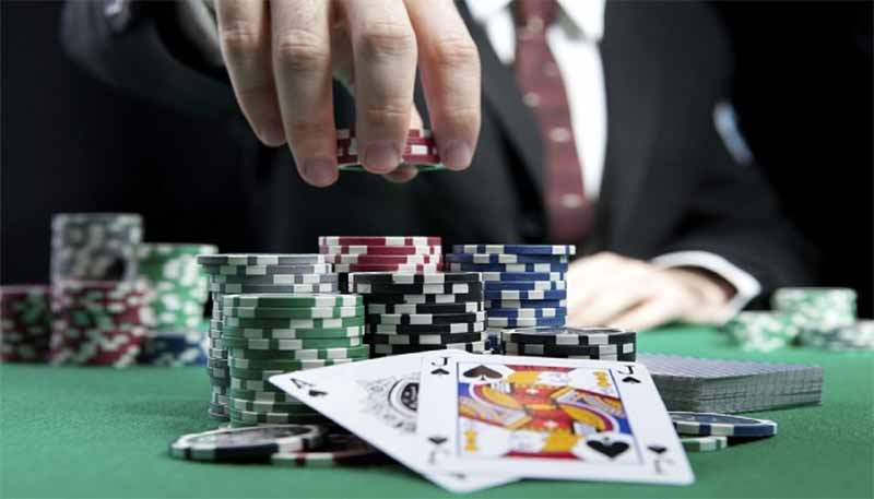 Rise trong Poker là gì? Cách nâng cược khôn ngoan để thắng lớn - Top Game