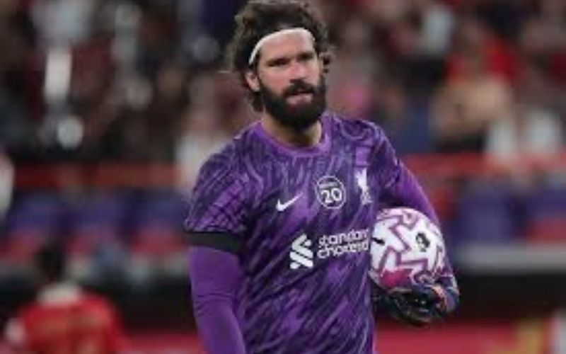Alisson Becker tỏa sáng tại Champions League